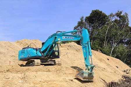 ショベルカー現場作業中の写真