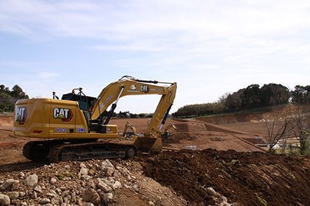 ショベルカー現場作業中の写真