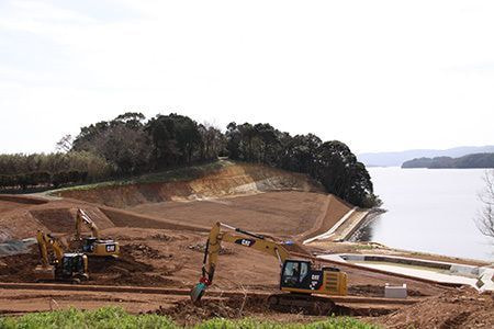 重機が現場作業中の写真